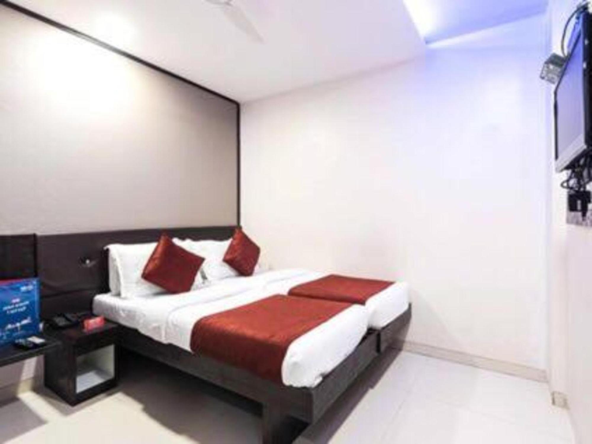 Hotel O Golden Sagar Mumbai Exterior foto