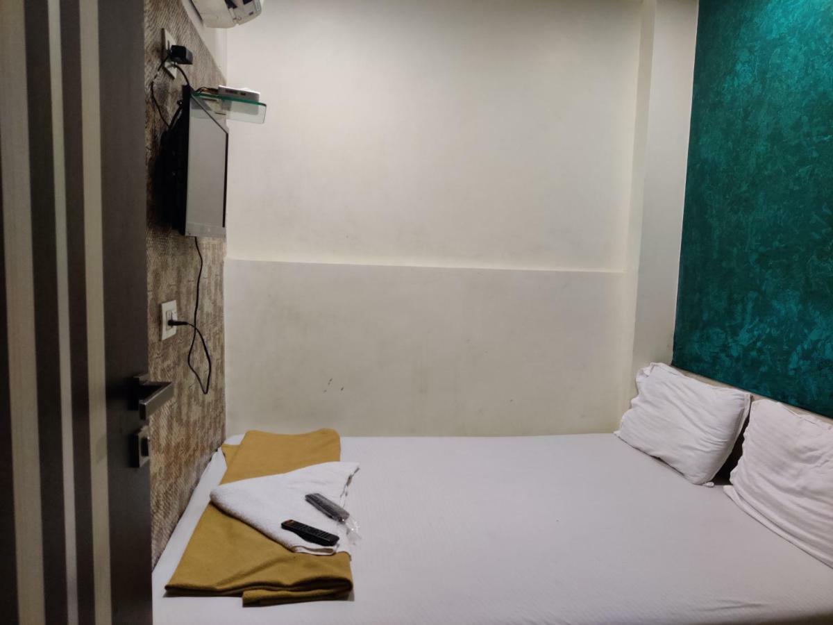 Hotel O Golden Sagar Mumbai Exterior foto