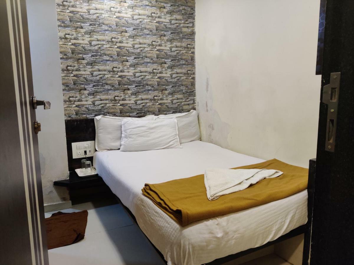 Hotel O Golden Sagar Mumbai Exterior foto
